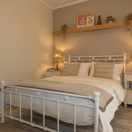 Ixia Home Apartment
