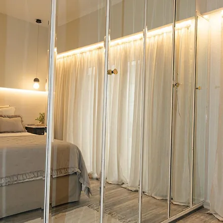 Ixia Home