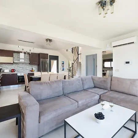 Villa Breeze 3