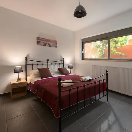 Villa Almond