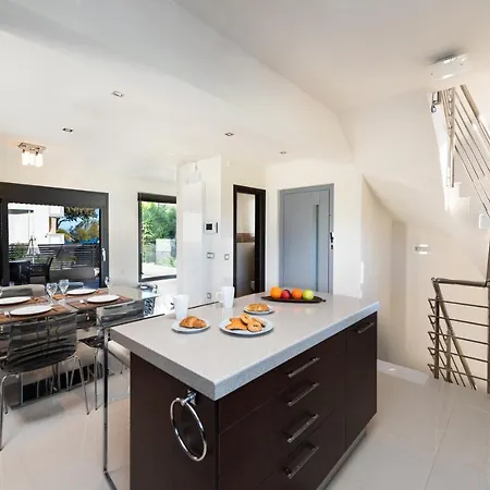 Villa Breeze 1