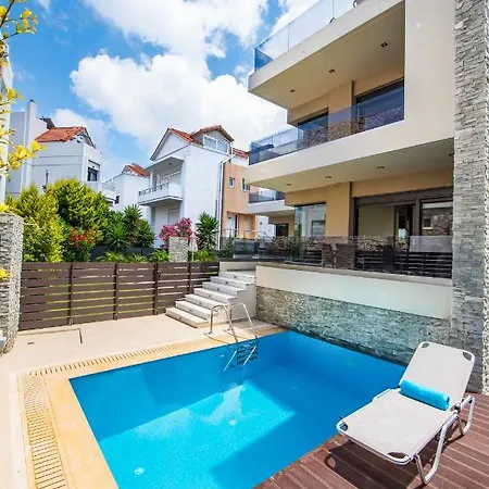 Villa Breeze 2 *