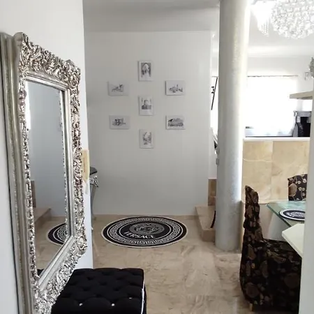 Apartment Ixian House *
