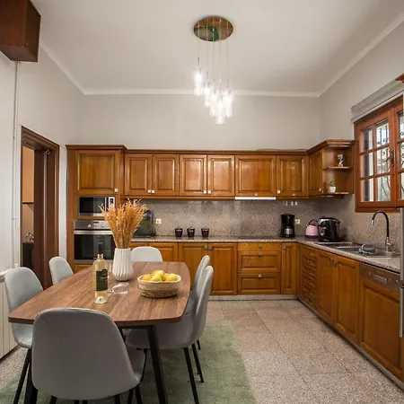 Hriska Luxury Apartment *