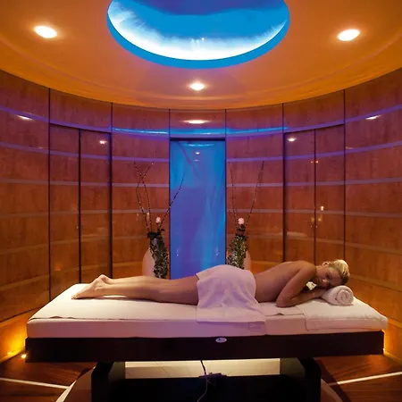 Hotel Amus & 5*
