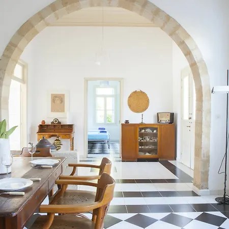 Pyrgo Apartment