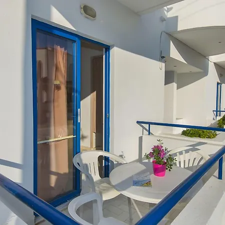 Blue Roses Aparthotel 2*