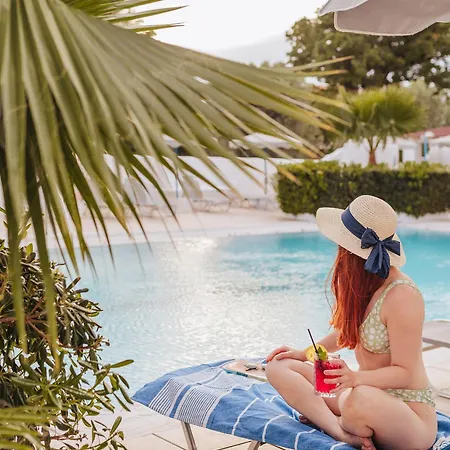 Nathalie Hotel 3*