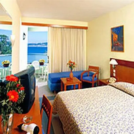 Avra Beach Hotel