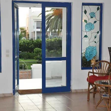 Blue Roses Aparthotel 2*