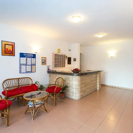 Aparthotel Blue Roses 2*